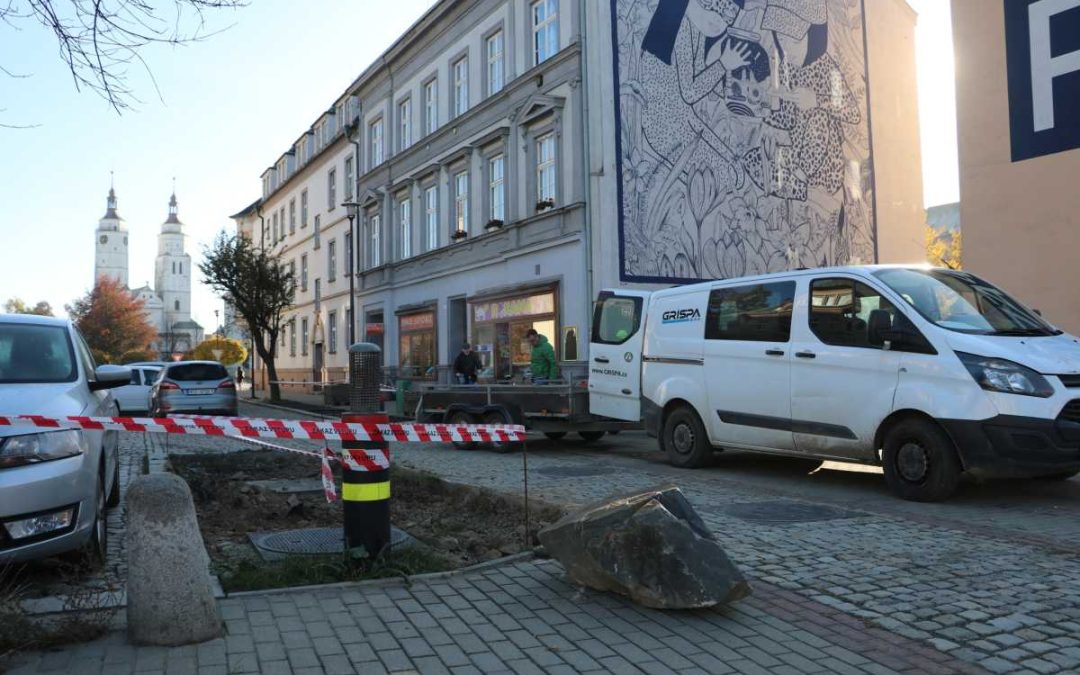 Krnov: U kruhového objezdu v křižovatce ulic Jesenická a náměstí Hrdinů bude více zeleně