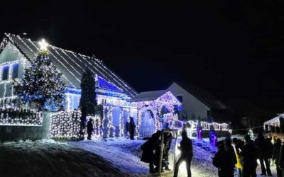 Ve Vrbně pod Pradědem rozsvítili Vánoční dům