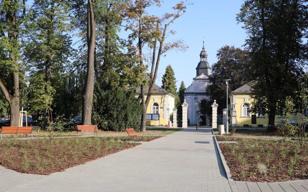 Krnov: Výsadba cibulovin byla součástí loňské revitalizace veřejného prostranství