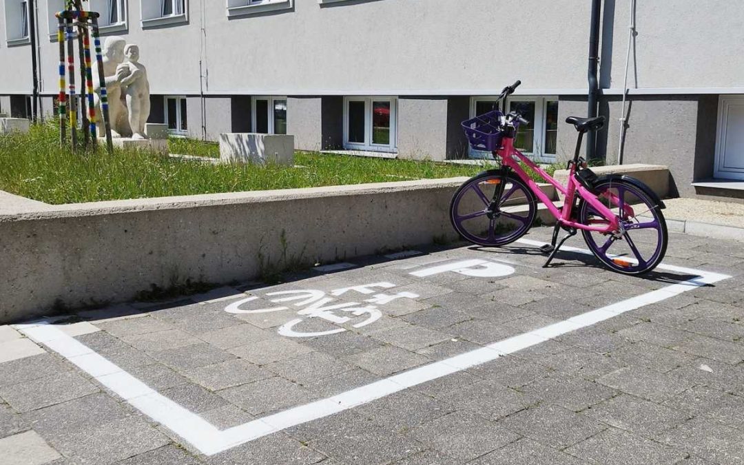 Krnov: Sdílená kola nově zaparkujete u bazénu i u Penny