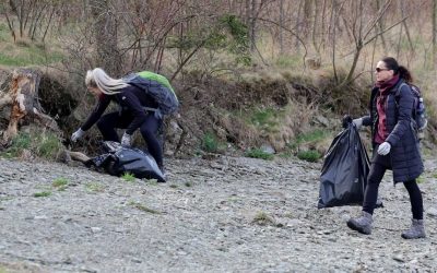 Hejtman kraje a krajští úředníci se zúčastnili úklidu Slezské Harty