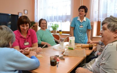 Kraj přispěje na mzdy pracovníků v sociálních službách
