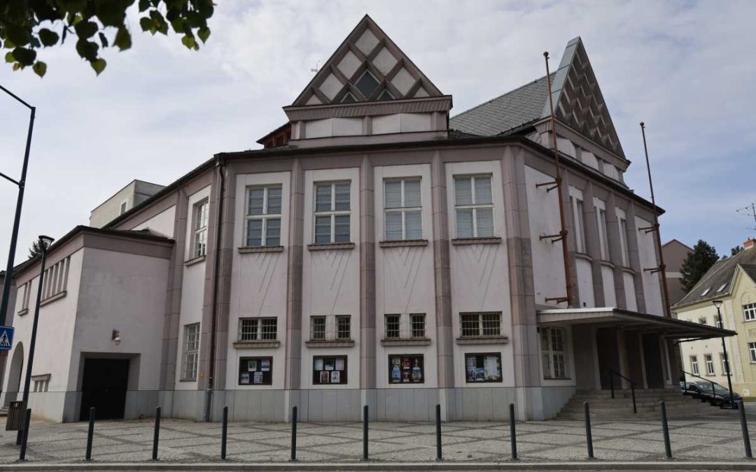 Krnov: Diváci se do divadla vrátí až za rok a půl