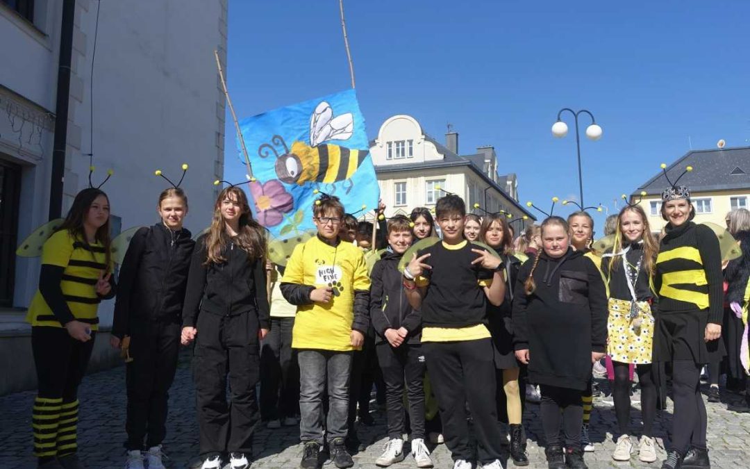 Rýmařov ožil karnevalovou atmosférou: Studenti na jeden den přebrali vládu nad městem