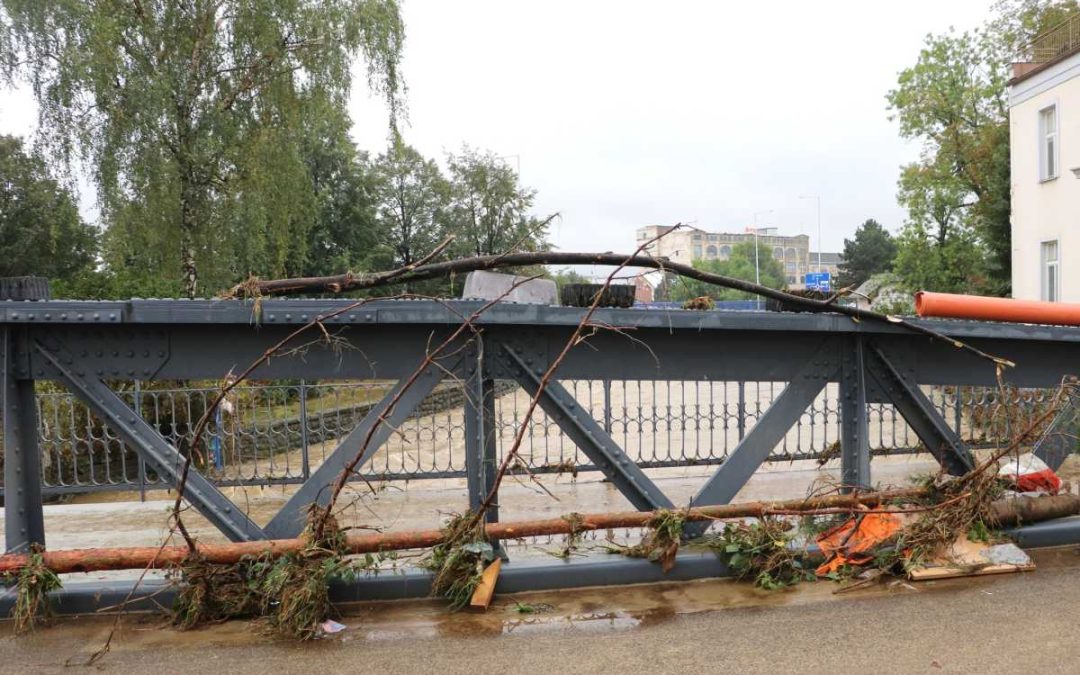 Krnov: Mimořádné prohlídky mostů a lávek po povodni pokračují