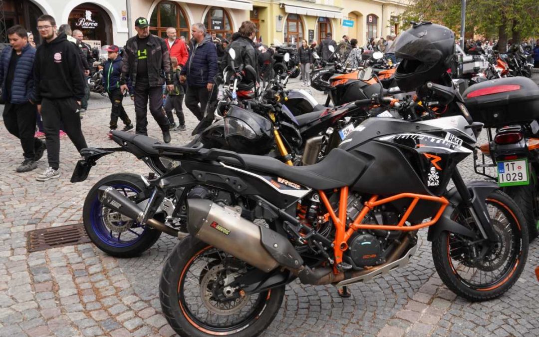 Motorkáři vítají jaro v Bruntále: Spanilá jízda a hudební program