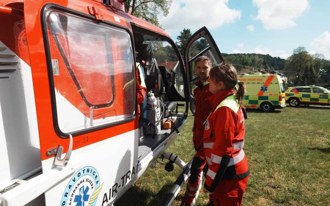 Krasov: Muž při práci s mini bagrem utrpěl vážná zranění