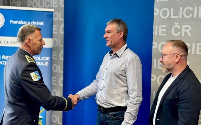 Hrdinové silnic: Dva muži zachránili život mladé dívce a získali ocenění Gentleman silnic