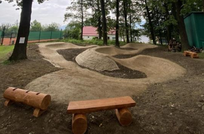 Budoucí pumptrack pod Uhlířským vrchem bude větší