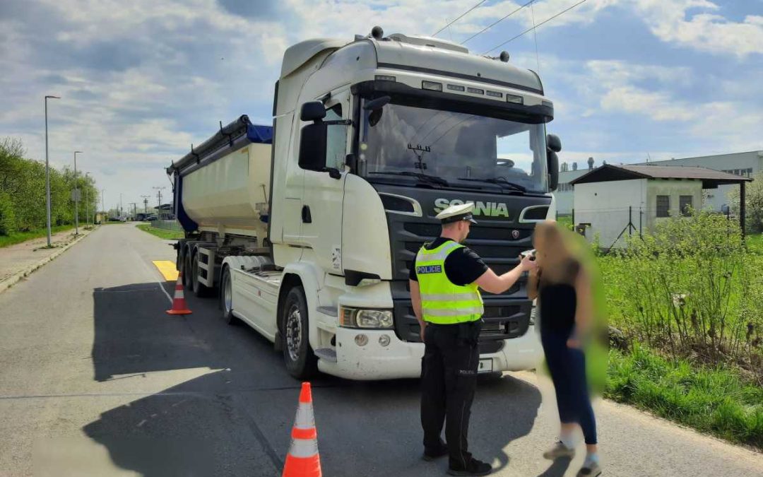Krnov: Řidička kamionu porušila předpisy, dostala pokutu a zákaz další jízdy