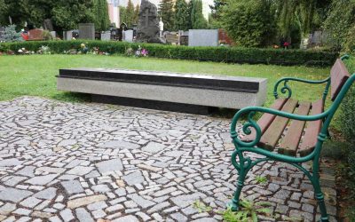 Podnapilý muž na krnovském hřbitově: Pohlavkoval děti, protože ho budily