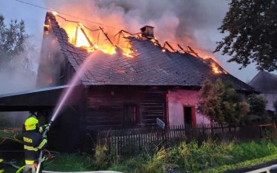 Bruntálsko: Noční požár v Dětřichově nad Bystřicí způsobil škodu za miliony