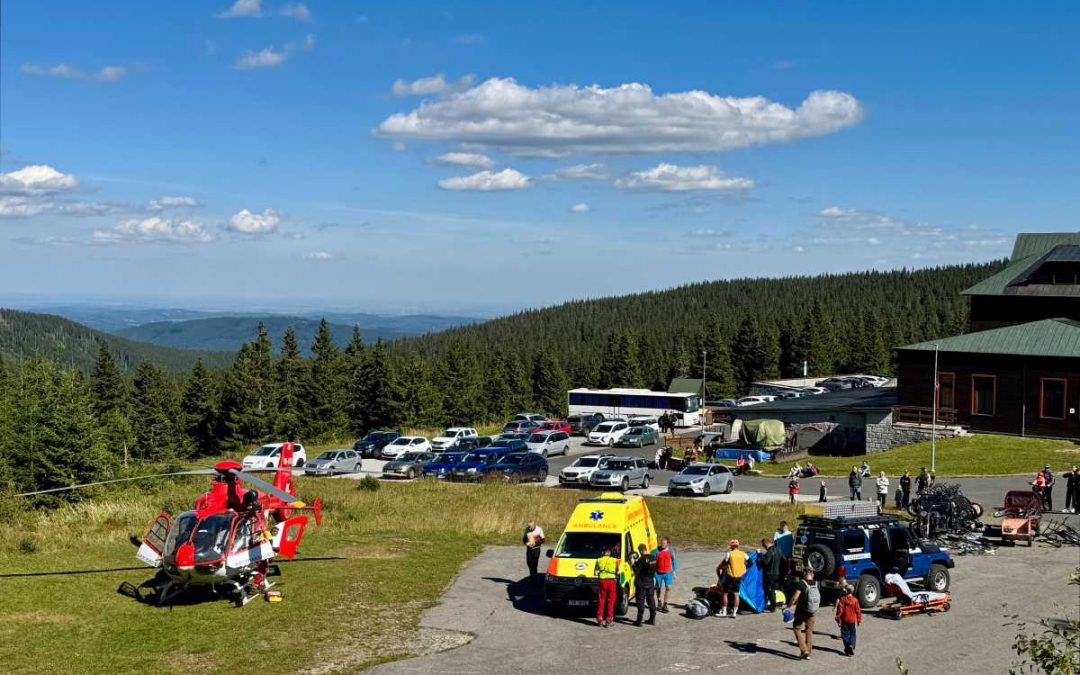 Dva vážné úrazy na Pradědu: záchranáři zasahovali u koloběžkářky i cyklisty