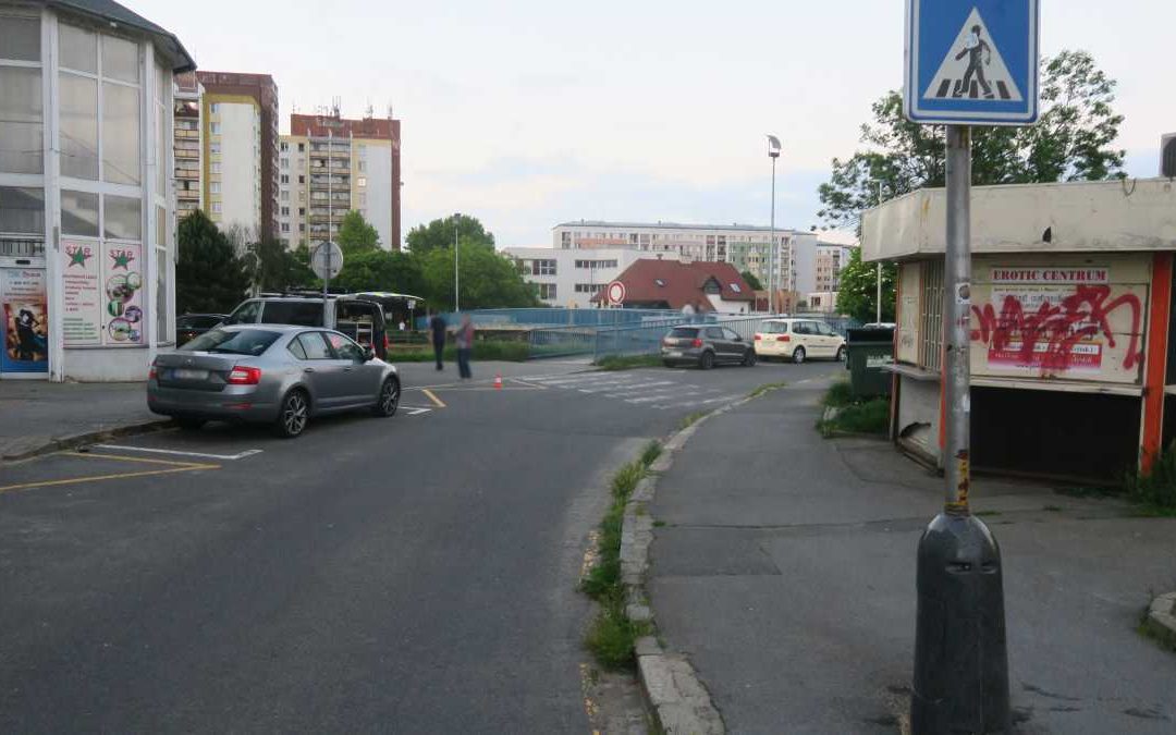 Pomohla zraněné cyklistce a odešla: Policie hledá neznámou ženu