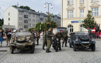 Historická kolona v Rýmařově přilákala pozornost místních i turistů