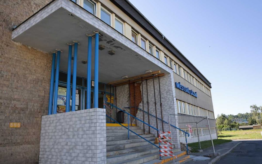 Krnov: Krytý bazén zůstane vypuštěný i po prázdninách