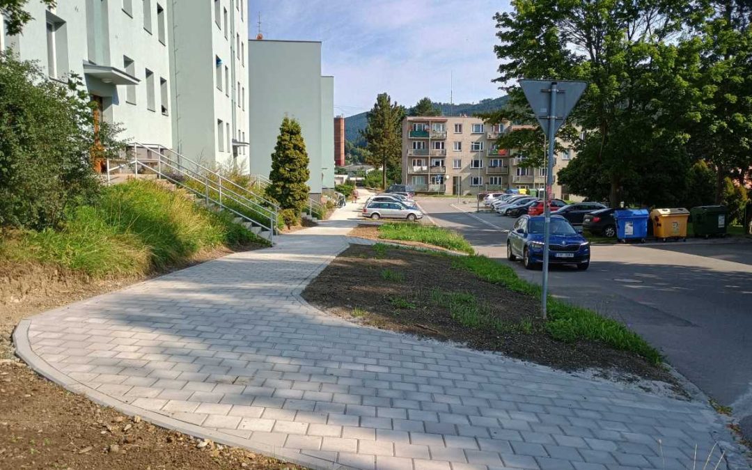 Vrbno pod Pradědem: Město dokončilo opravu chodníku i vodovodu mezi Husovou a Sadovou