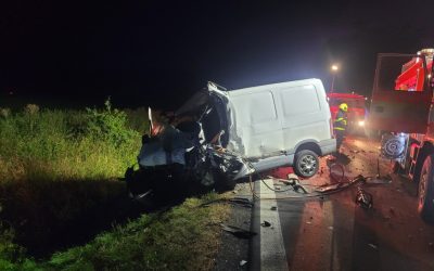 Tragická nehoda u Úvalna: Řidič dodávky zemřel při čelním střetu s kamionem