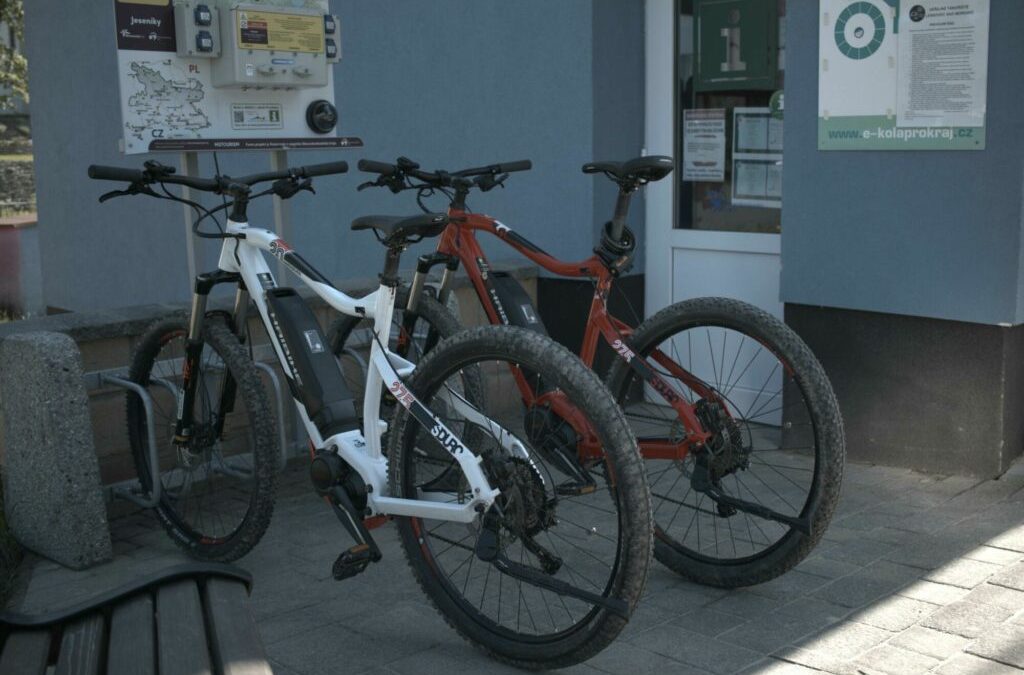 Půjčovna elektrokol – projeďte si krásy Slezské Harty na elektrokolech