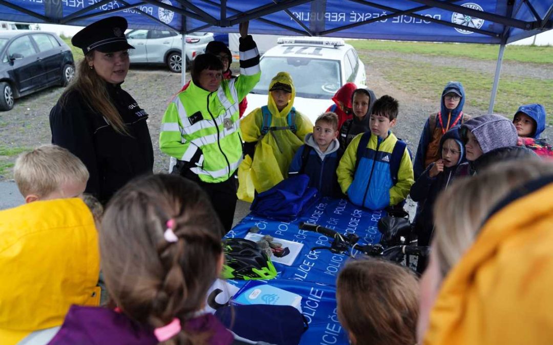 S BESIPEM bezpečně do školy: Děti si v Leskovci nad Moravicí zopakovaly pravidla silničního provozu