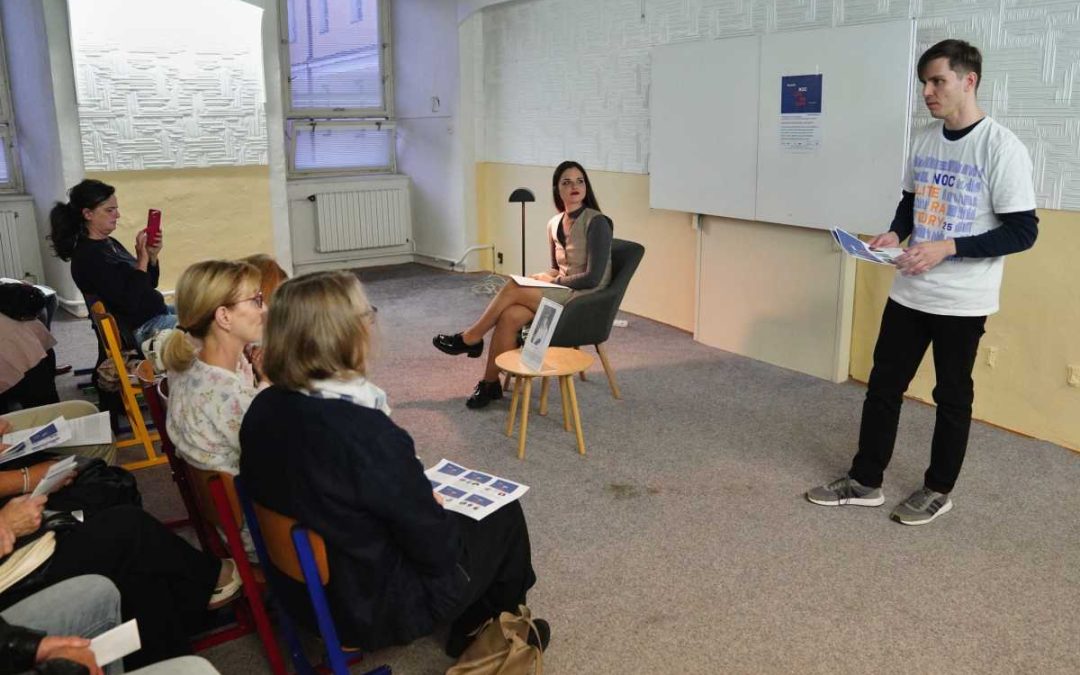 Noc literatury v Bruntále: čtení v klášteře oživilo příběhy