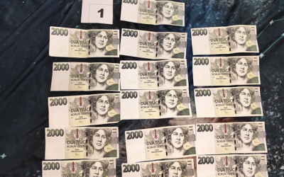 Moravskoslezský kraj: Falešné dvoutisícovky z inkoustové tiskárny, čtveřice je obviněna z padělání peněz