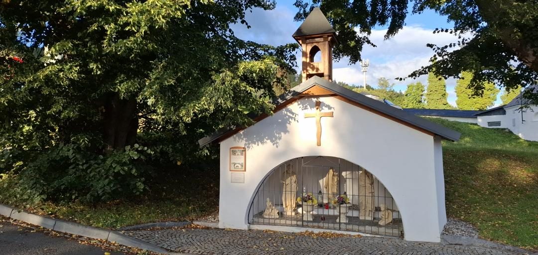 Zdařilé proměny vrbenského hřbitova: Práce na novém kolumbáriu zdárně pokračují