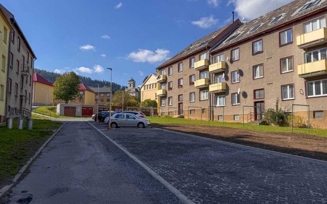 Vrbno pod Pradědem: Parkovací stání Ve Svahu opět slouží veřejnosti