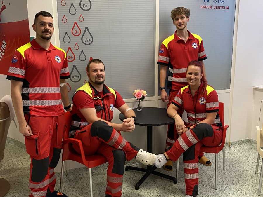 Záchranáři se opět sešli v Krevním centru FN Ostrava při darování krve