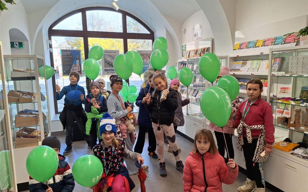 Týden TIC 2025 v Krnově přinesl dětem nevšední zážitek plný hádanek, úkolů a objevování