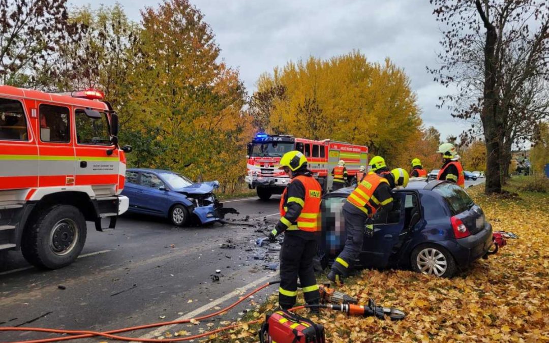 Vážná nehoda na Bruntálsku: dva lidé v kritickém stavu, zasahoval i vrtulník