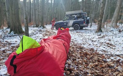 Záchranáři v Karlově Studánce pátrali po zraněné ženě v nepřístupném terénu