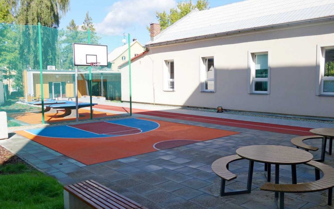 Rýmařov: Základní škola má novou venkovní učebnu