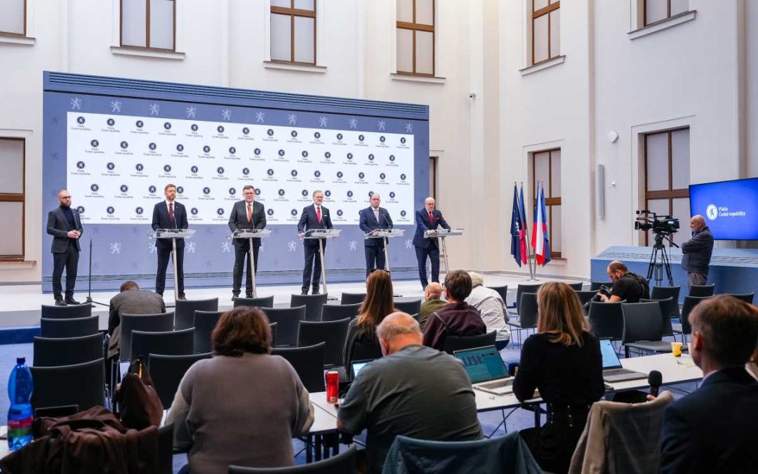 Vláda Petra Fialy podala demisi