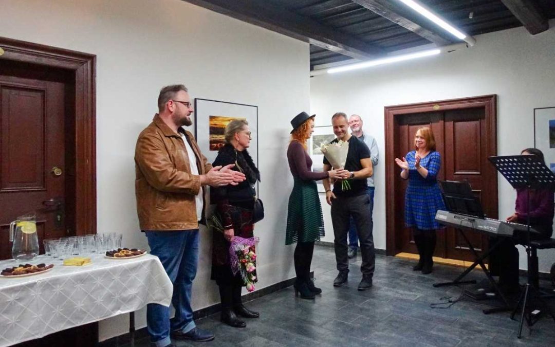 V Rýmařově otevřeli výstavu Proměny světla a představili kalendář na rok 2026