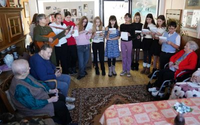 Adventní setkání v Pohodě: děti potěšily seniory koledami i příběhy