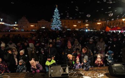 Bruntál rozsvítil vánoční strom, advent začal slavnostně