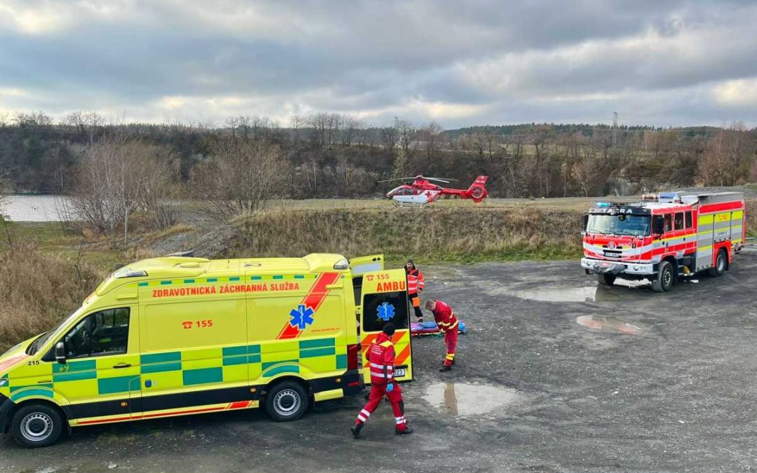 Na Bruntálsku zasahoval vrtulník: potápěč v lomu Šífr ztratil vědomí