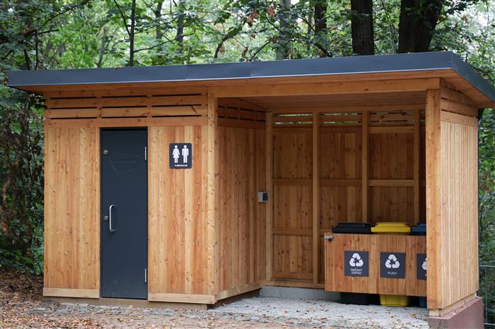 Nová kompostovací toaleta na Cvilíně: ekologické řešení s fotovoltaikou