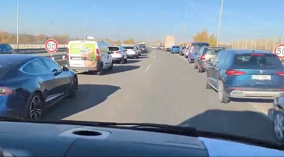 Řidiči v Ostravě vytvořili ukázkovou záchranářskou uličku