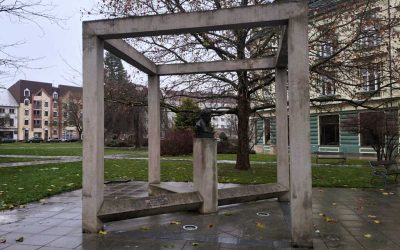 Krnovští strážníci prověřovali podezřelou tašku u památníku