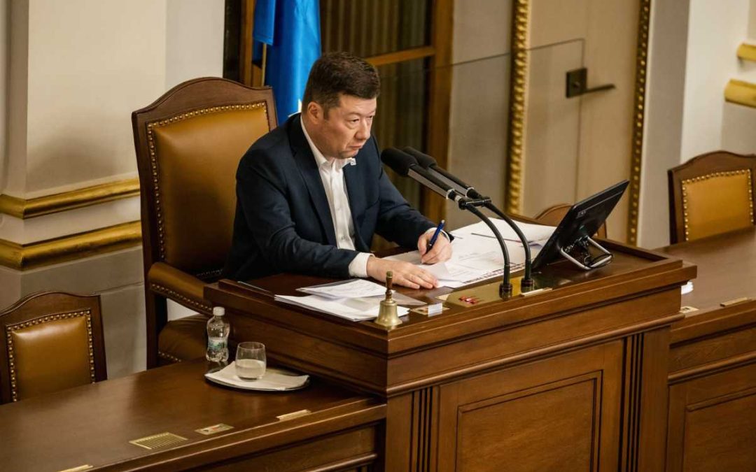 Poslanci zvolili nového předsedu Poslanecké sněmovny Tomia Okamuru