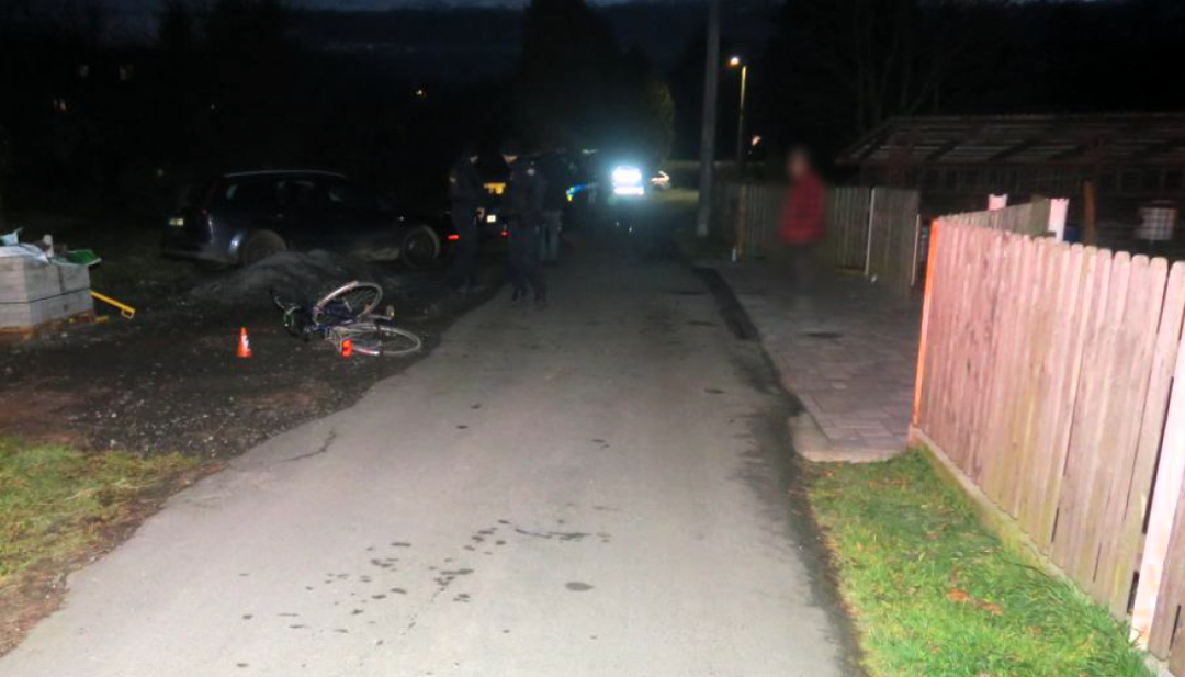 Vážná nehoda cyklisty v Zátoru, policie hledá svědky