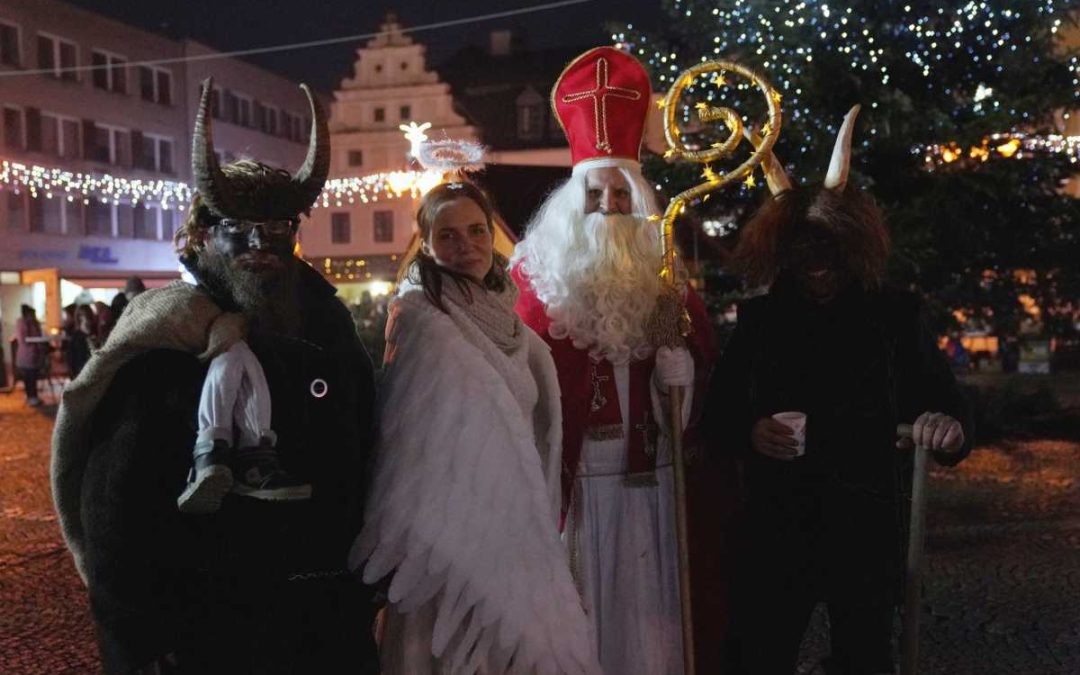 Bruntál: Swing, Mikuláš i čerti rozzářili náměstí Míru