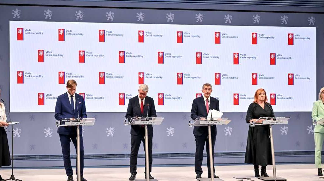 První zasedání vlády Andreje Babiše: odmítnutí migračního paktu, levnější elektřina i změny zákonů