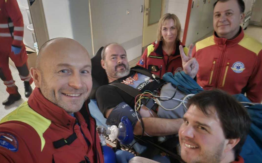 Síla první pomoci: Díky svědkům a záchranářům přežili dva muži srdeční zástavu