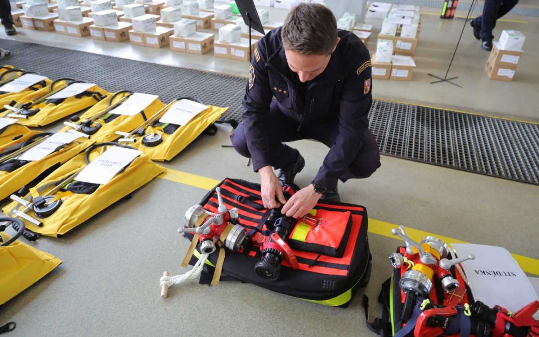 Dobrovolní hasiči z regionu dostali od Moravskoslezského kraje vybavení v hodnotě 10 milionů korun