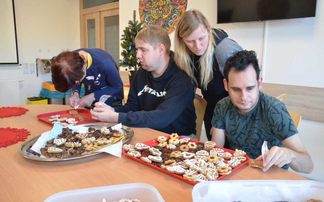 Díky lázeňské charitě mají lidé s postižením i vánoční besídku