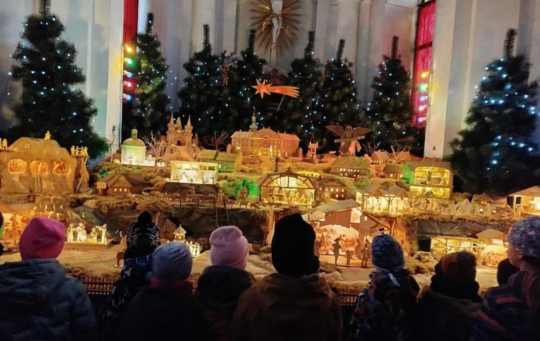 Bruntál: Děti z oddělení Ježečků a Medvídků prožily návštěvu kostela