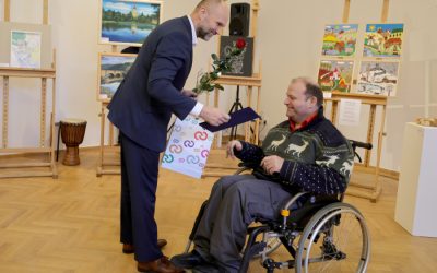 Hejtman kraje rozdal ceny hendikepovaným umělcům